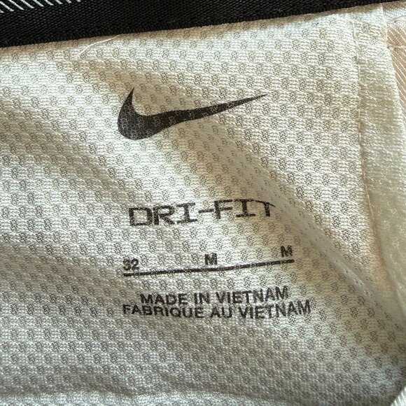 Nike Golf Shorts 32 - Picture 3 of 3